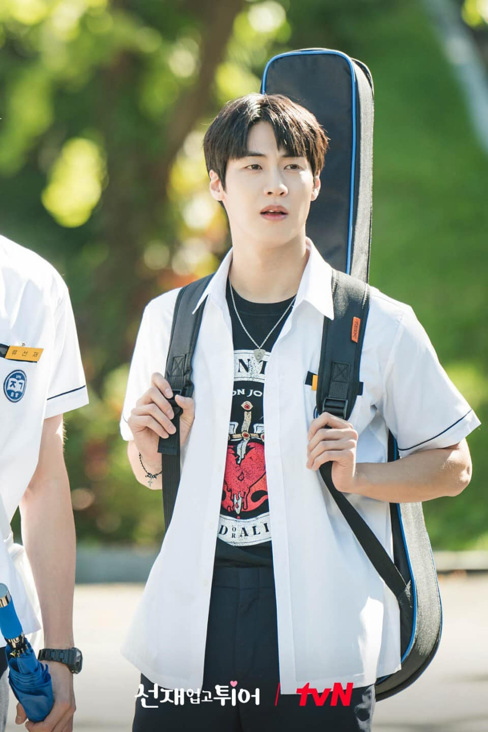 Lee Seung Hyub - chàng leader &quot;vô tri&quot; của Eclipse trong Lovely Runner cũng góp mặt trong Love Next Door. Hiện vẫn chưa rõ mối quan hệ của anh với dàn nhân vật chính.