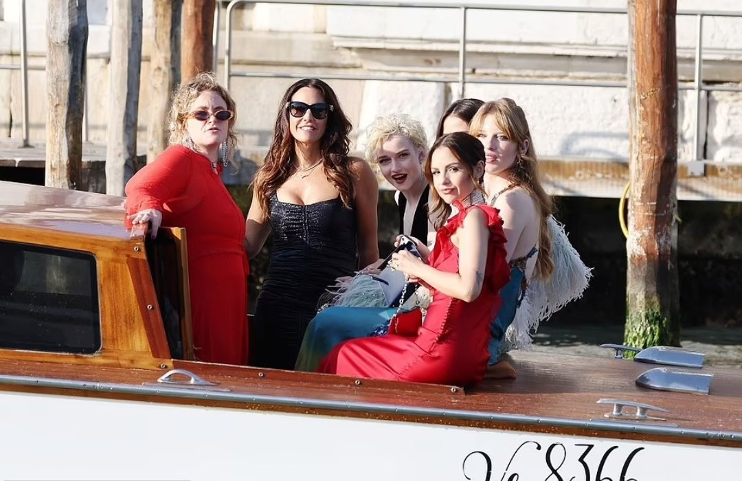 Dàn sao đình đám của Hollywood hội tụ tại hôn lễ của Anya Taylor-Joy và Malcolm McRae.