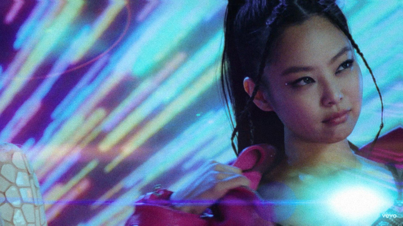 Thần thái sang chảnh, sắc lạnh của Jennie.