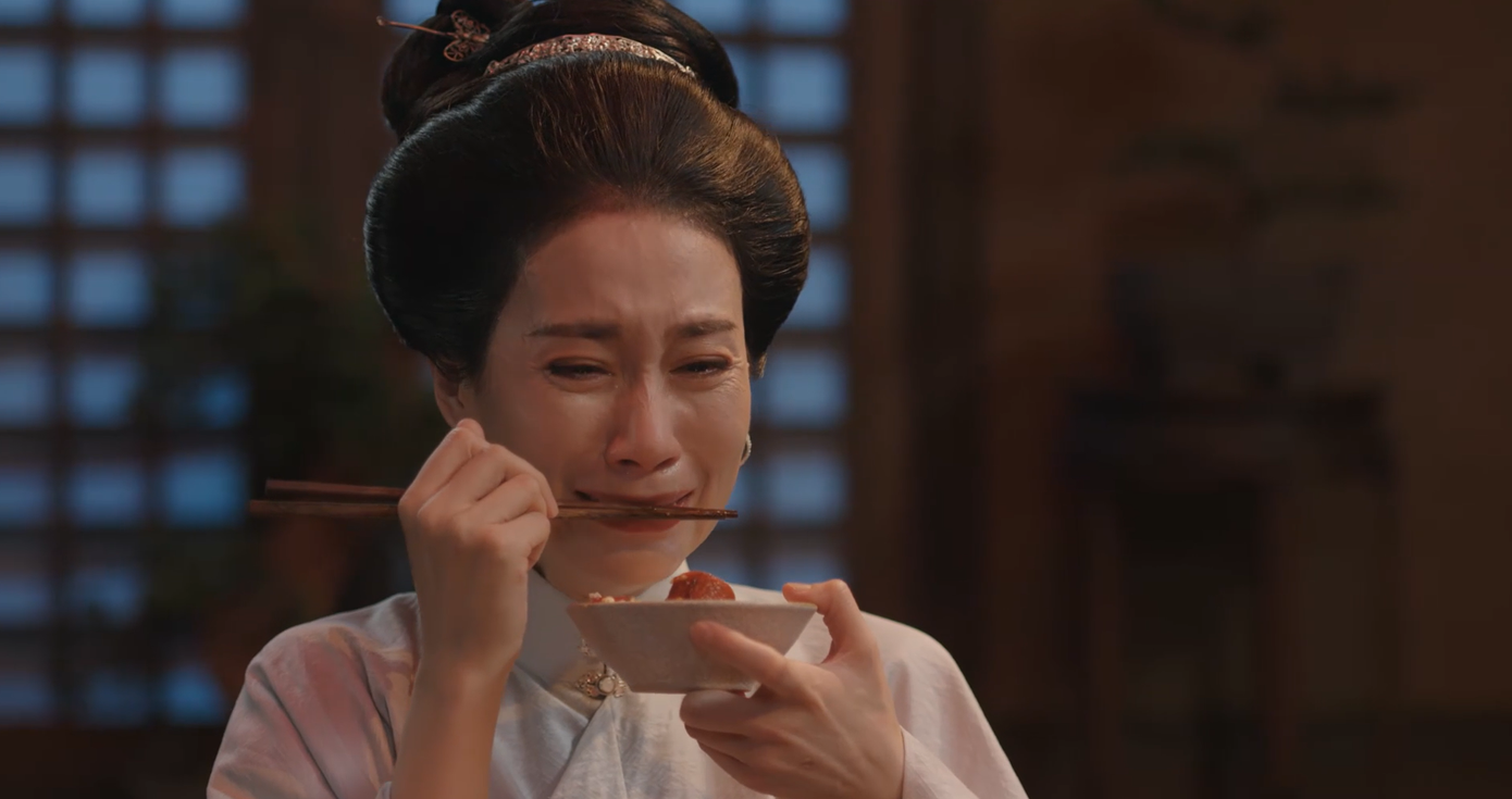 Bữa cơm chan máu và nước mắt khiến khán giả thương xót. Bữa cơm chan máu và nước mắt khiến khán giả thương xót.