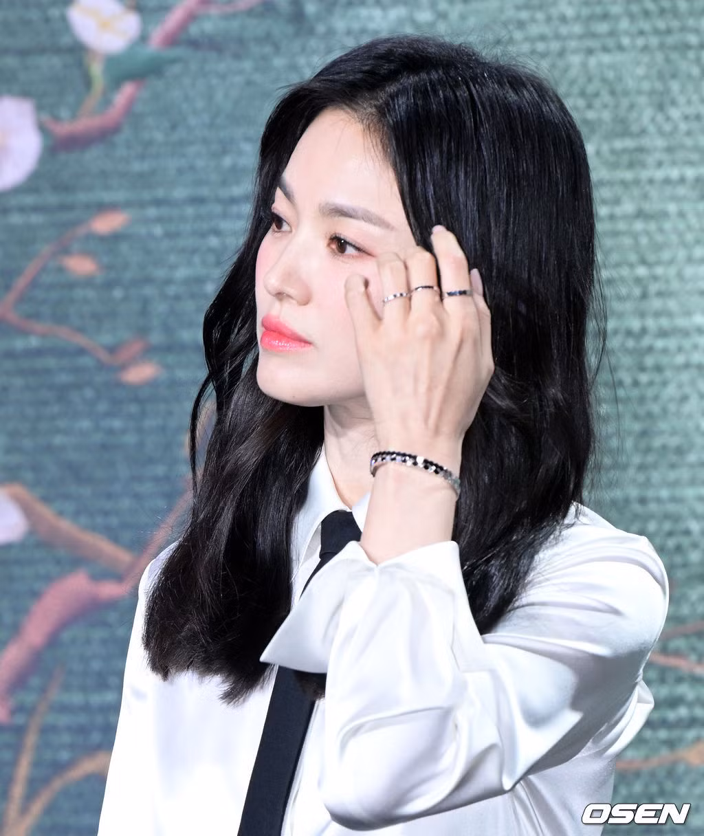 Họp báo ngày 20/12 là buổi phỏng vấn duy nhất của Song Hye Kyo và các diễn viên trước khi The Glory lên sóng. Họp báo ngày 20/12 là buổi phỏng vấn duy nhất của Song Hye Kyo và các diễn viên trước khi The Glory lên sóng.