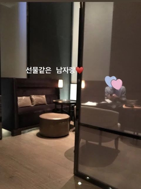 Bức ảnh được cô gái - người tự nhận là bạn gái của Sehun đăng tải.