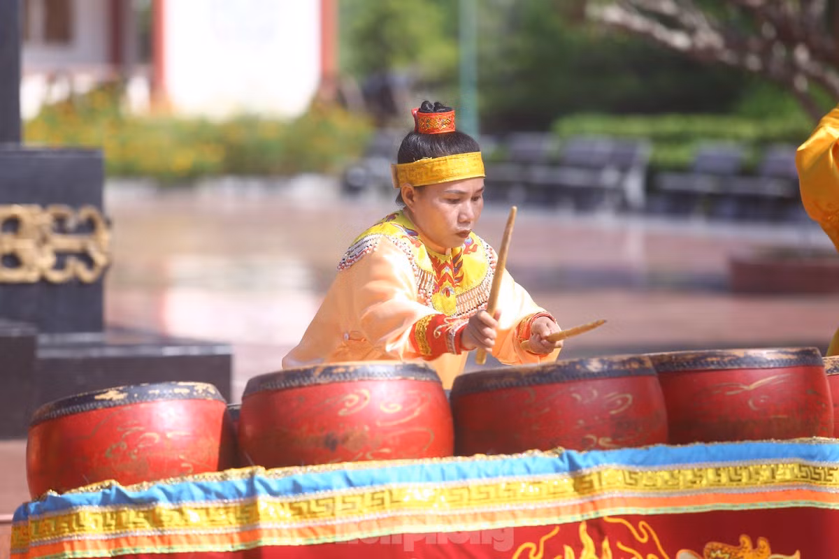 Phần biểu diễn nhạc võ cổ truyền chính thức bắt đầu sau 3 hồi trống trận Tây Sơn.