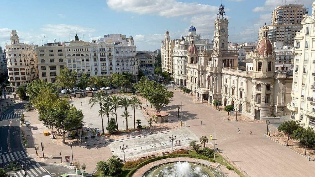 Quảng trường Plaza de Ayuntamiento - một trong những khu vực sầm uất bậc nhất thành phố, nơi diễn ra các lễ hội và sự kiện quan trọng của Valencia. - Ảnh: El Diario