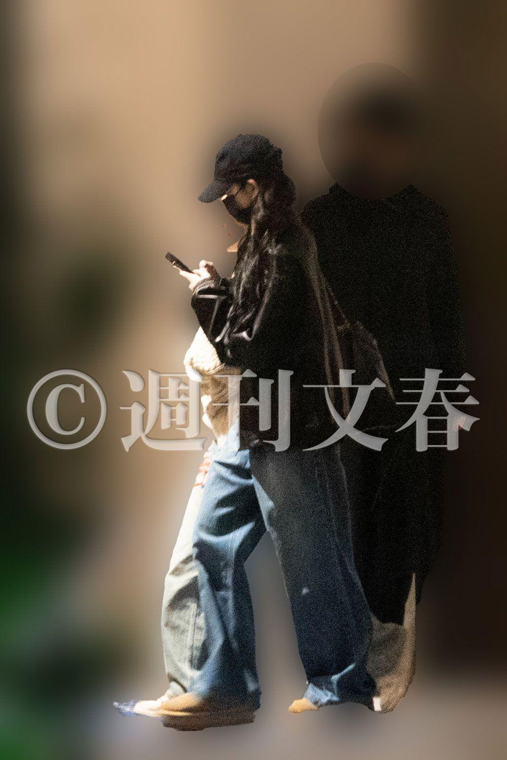 Ảnh hẹn hò mà tờ báo này đưa ra.