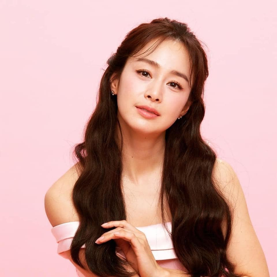 Một cuộc điều tra thuế bất thường đã được tiến hành với Kim Tae Hee và công ty quản lý cũ của cô - Lua Ent. Một cuộc điều tra thuế bất thường đã được tiến hành với Kim Tae Hee và công ty quản lý cũ của cô - Lua Ent.