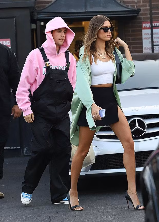 Nếu Hailey quyến rũ thì Justin lại trông đáng yêu.