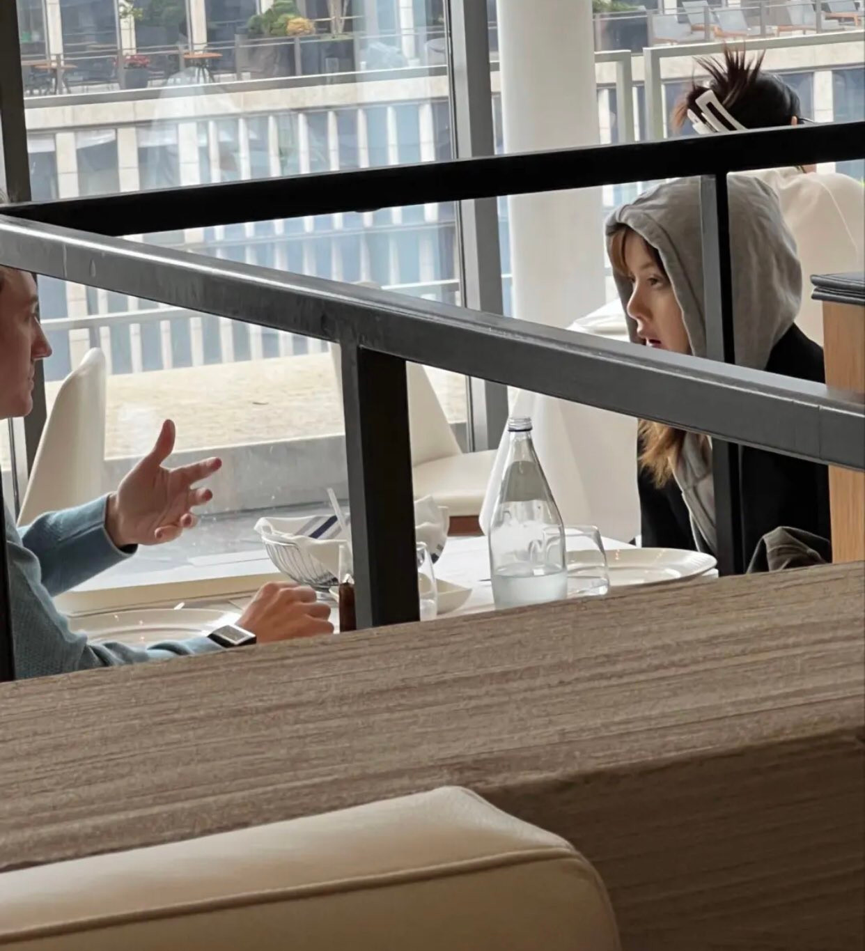 Lisa và Frédéric thường xuyên được bắt gặp đi cùng nhau, dù vẫn im lặng về tin đồn hẹn hò. Lisa và Frédéric thường xuyên được bắt gặp đi cùng nhau, dù vẫn im lặng về tin đồn hẹn hò.