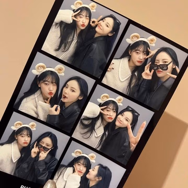 Chụp hình 4cuts, 6cuts tại photobooth là trào lưu rộ lên trong vài năm trở lại đây, theo dòng cơn sốt của xu hướng Y2K. Ngoài các photobooth nhỏ được dựng ở trung tâm thương mại, có các cửa hàng lớn với nhiều booth chụp kèm các phụ kiện, trang phục miễn phí.