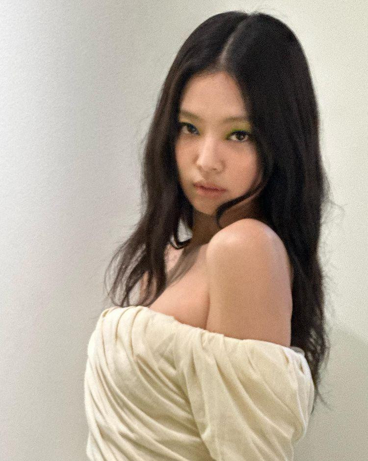 Jennie đang cùng các thành viên BLACKPINK thực hiện world tour Born Pink. Các cô gái đã khởi chạy tour châu Mỹ tại thành phố Dallas (tiểu bang Texas, Hoa Kỳ). Jennie đang cùng các thành viên BLACKPINK thực hiện world tour Born Pink. Các cô gái đã khởi chạy tour châu Mỹ tại thành phố Dallas (tiểu bang Texas, Hoa Kỳ).