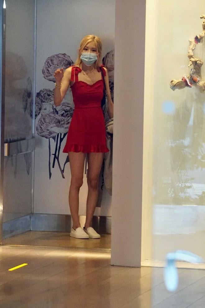 Một tuần trước, Jennie và Rosé gây bão mạng xã hội với loạt ảnh gặp gỡ hot TikToker tại Los Angeles, Mỹ.