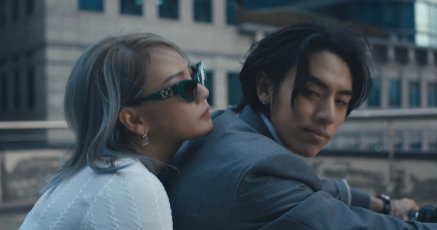 IAN là "bạn trai" của CL trong MV 5 STAR.