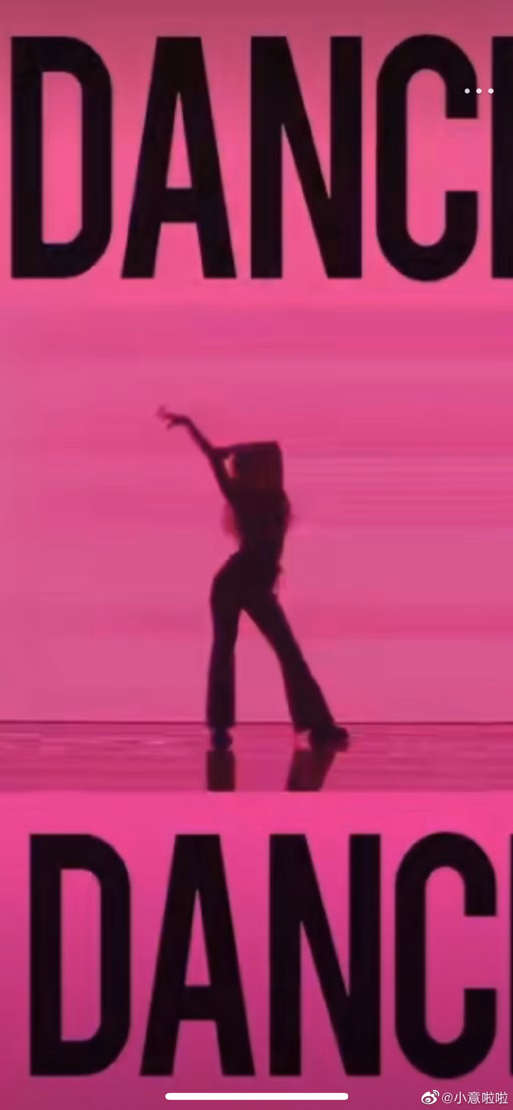 Chi Pu thể hiện vũ đạo tốt, đến bóng lưng cũng xinh đẹp thu hút đến khó tin.