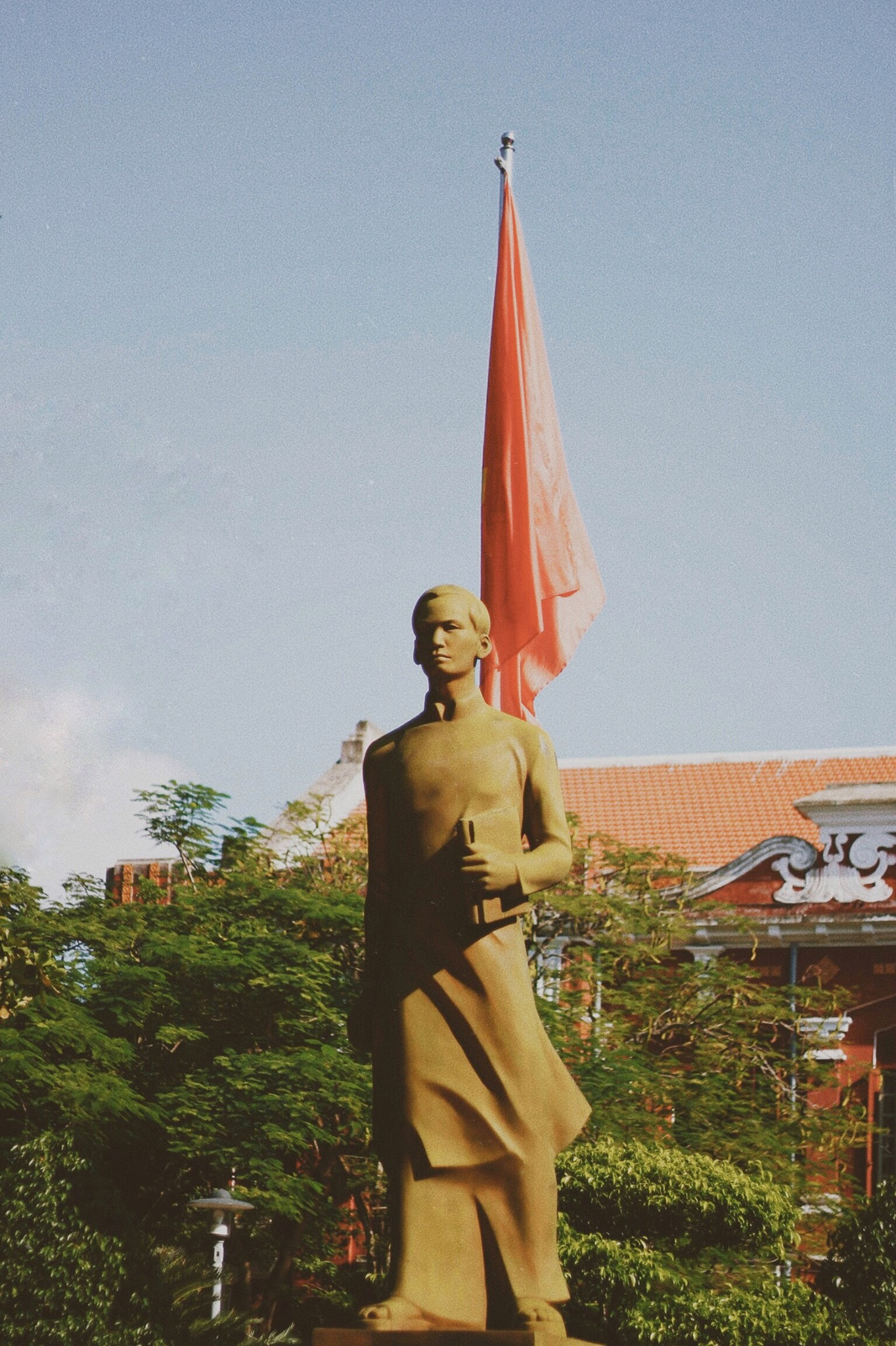 Tháng 3/1990, trường được công nhận là Di tích lịch sử văn hóa cấp quốc gia. Đến năm 2021, trường tiếp tục được xếp hạng là Di tích Quốc gia đặc biệt. - Ảnh: Blog Một Mảnh Quốc Học Tháng 3/1990, trường được công nhận là Di tích lịch sử văn hóa cấp quốc gia. Đến năm 2021, trường tiếp tục được xếp hạng là Di tích Quốc gia đặc biệt. - Ảnh: Blog Một Mảnh Quốc Học