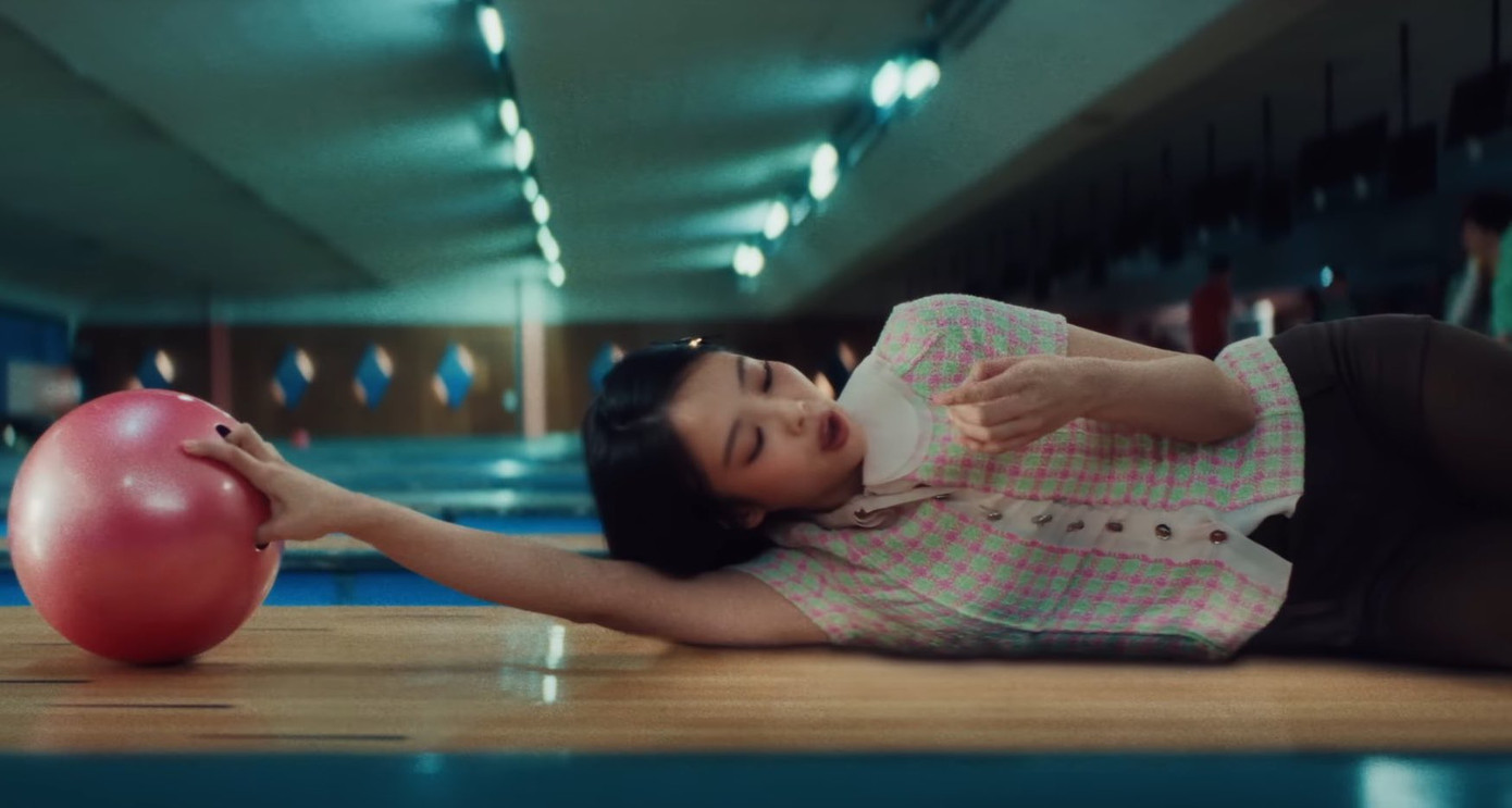 Dù "bị hẹo" hết lần này tới lần khác, Jennie vẫn rất chill, sinh ra loạt meme trong MV Love Hangover. Dù "bị hẹo" hết lần này tới lần khác, Jennie vẫn rất chill, sinh ra loạt meme trong MV Love Hangover.