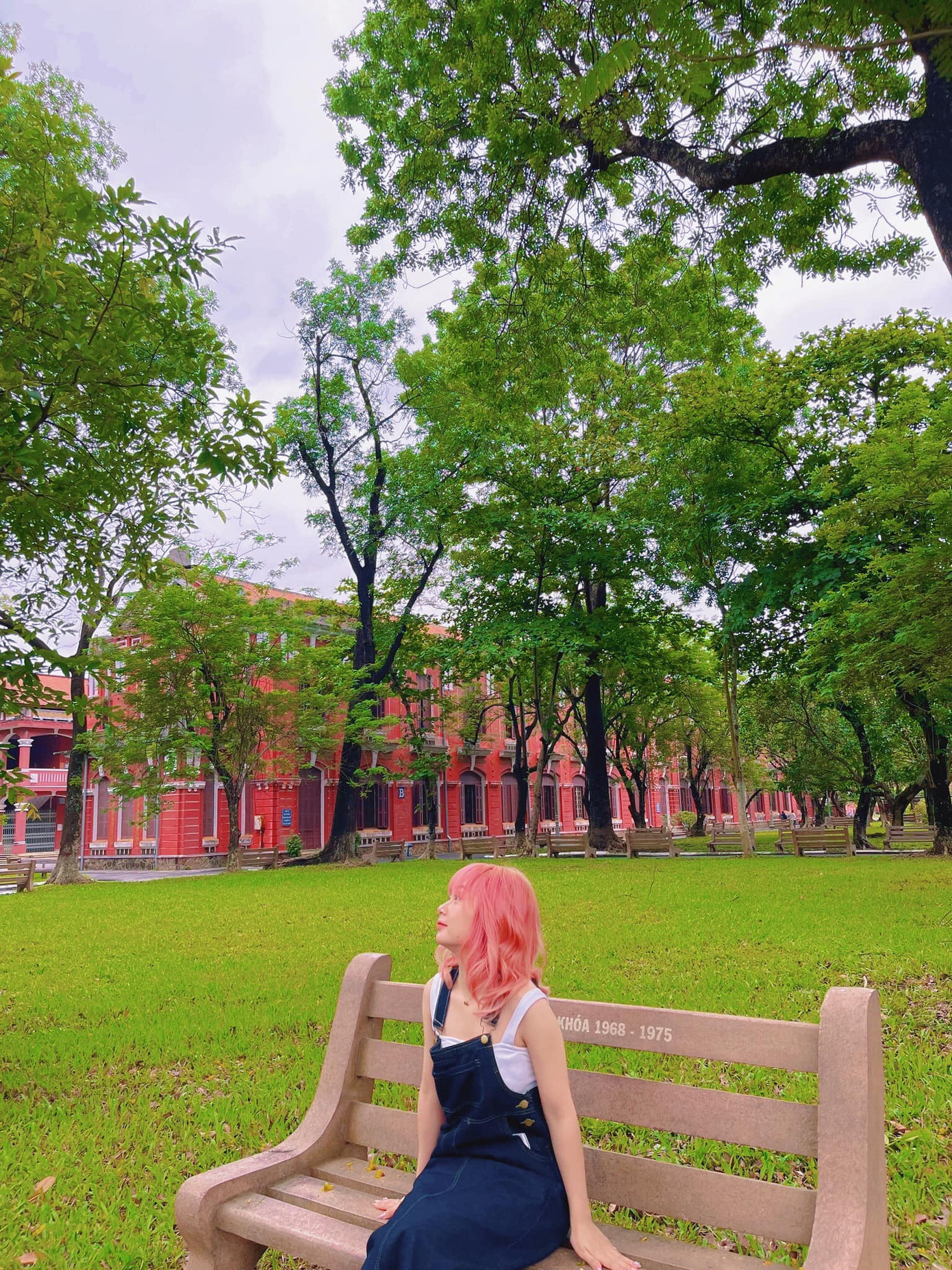 Từ khu vực quanh cổng trường tới khuôn viên, ngã đâu cũng có ảnh đẹp ở THPT chuyên Quốc Học Huế. - Ảnh: Mai Linh Từ khu vực quanh cổng trường tới khuôn viên, ngã đâu cũng có ảnh đẹp ở THPT chuyên Quốc Học Huế. - Ảnh: Mai Linh