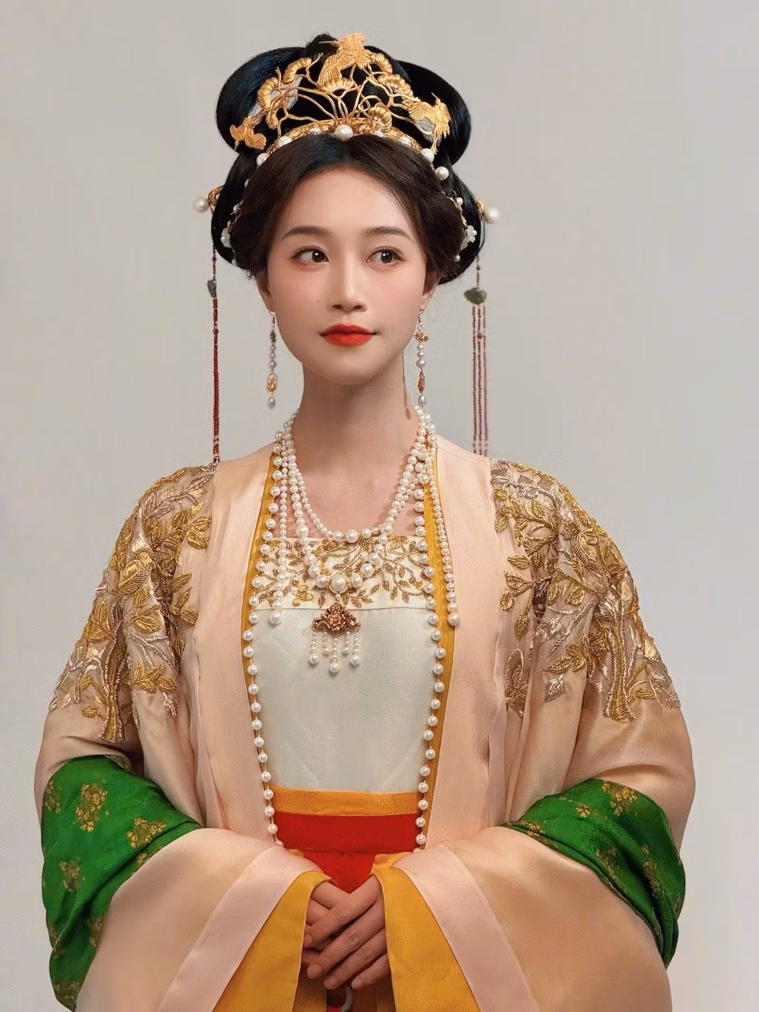 Khi Ngũ Phúc Lâm Môn đang quay, Vu Chính từng cảm ơn cô và cho biết không thể cưỡng lại vẻ đẹp của Lam Doanh Oánh khi thử tạo hình mà phải "leak trước". Ông cho biết Dương Tiệp dư sẽ là một nhân vật tốt. Khi Ngũ Phúc Lâm Môn đang quay, Vu Chính từng cảm ơn cô và cho biết không thể cưỡng lại vẻ đẹp của Lam Doanh Oánh khi thử tạo hình mà phải "leak trước". Ông cho biết Dương Tiệp dư sẽ là một nhân vật tốt.