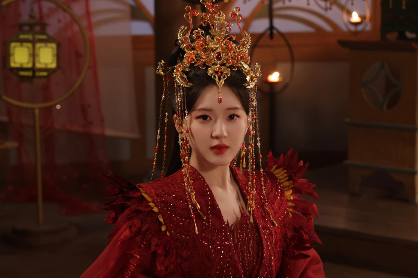 Khán giả cũng trầm trồ với nhan sắc của nàng Phượng Ẩn - Triệu Lộ Tư khi bỏ mạng che mặt.