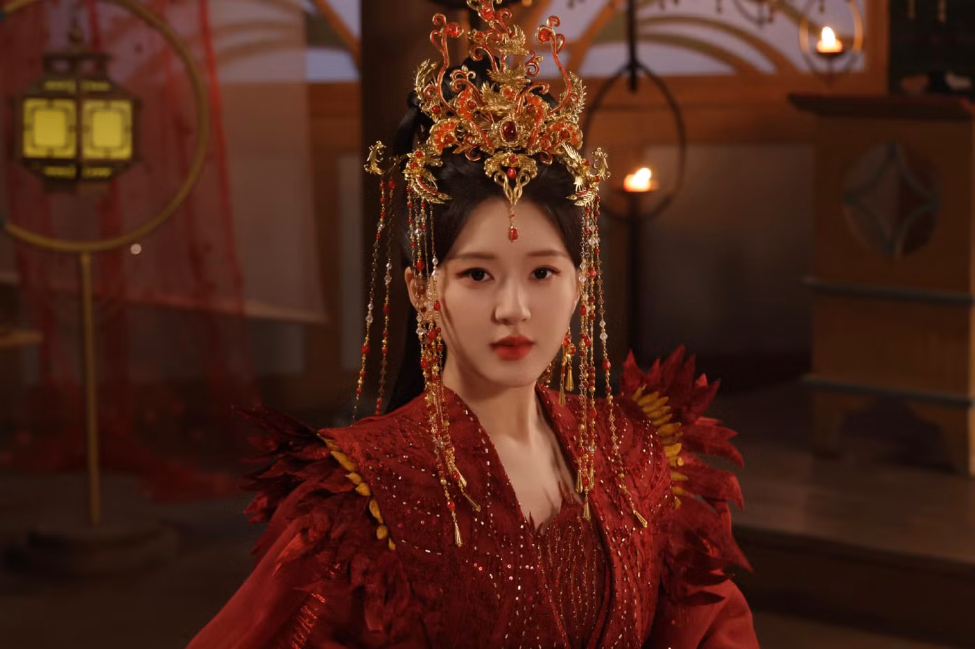 Khán giả cũng trầm trồ với nhan sắc của nàng Phượng Ẩn - Triệu Lộ Tư khi bỏ mạng che mặt.