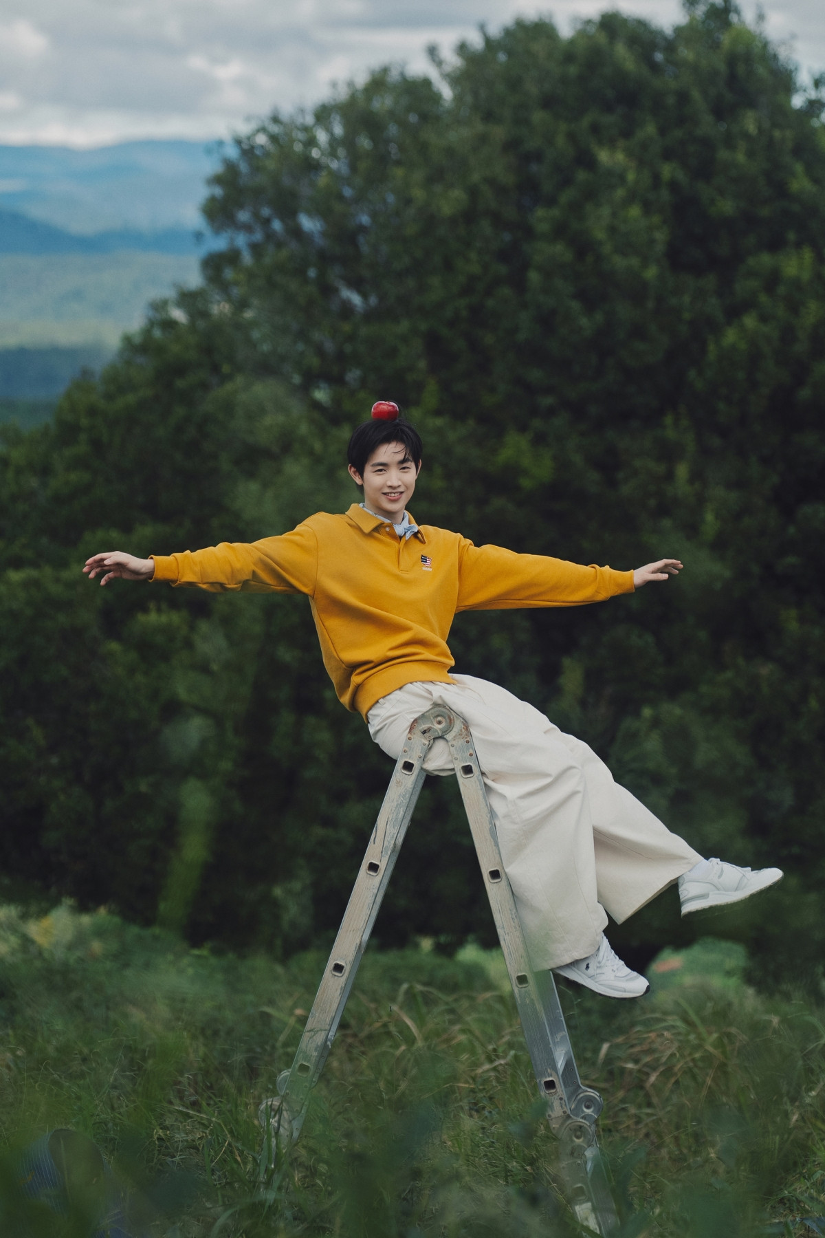 CONGB và chiếc visual sáng bừng khung hình trong Em đợi anh lâu chưa?. CONGB và chiếc visual sáng bừng khung hình trong Em đợi anh lâu chưa?.