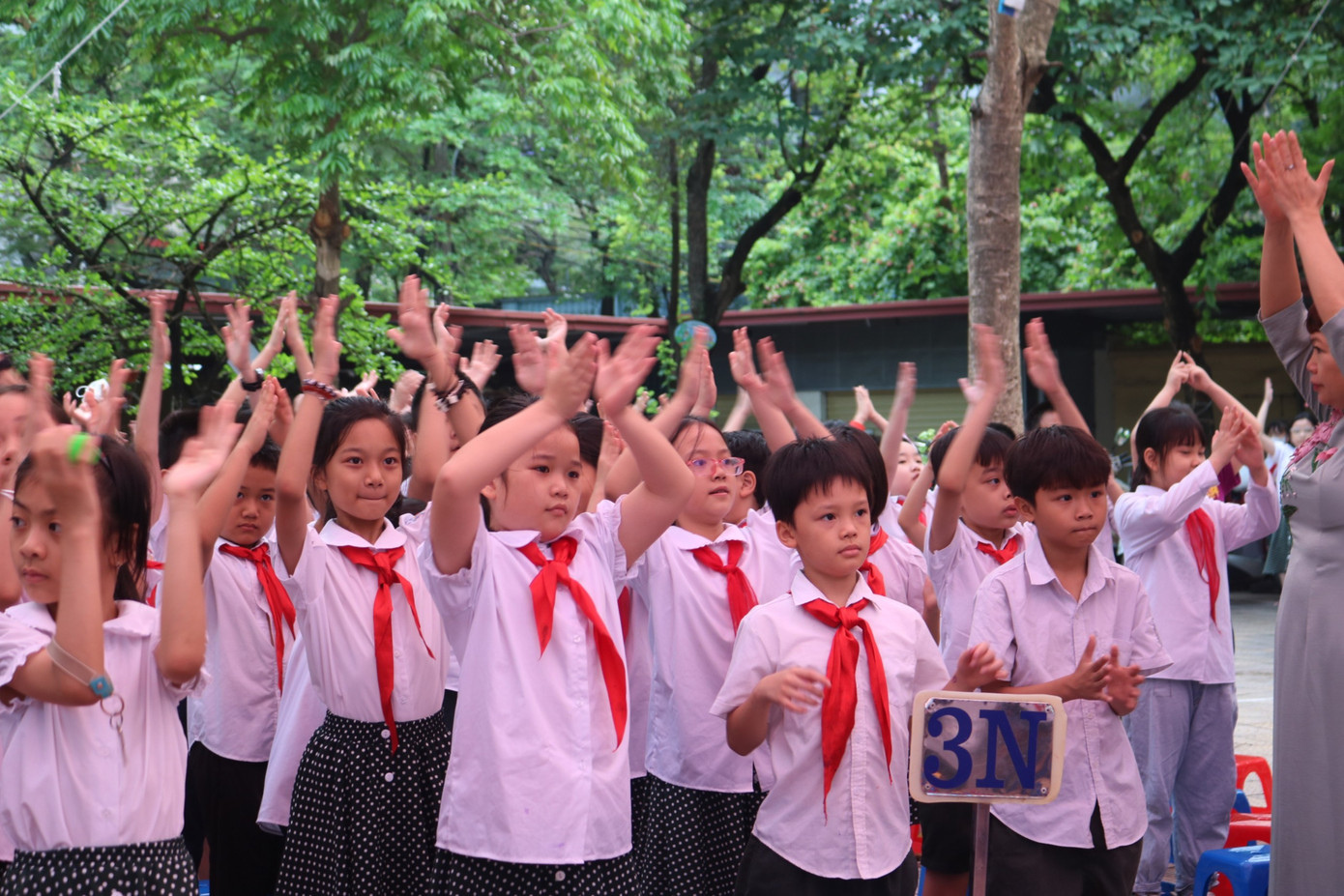Tween không quên dành những tràng pháo tay thật lớn sau bài phát biểu của cô.