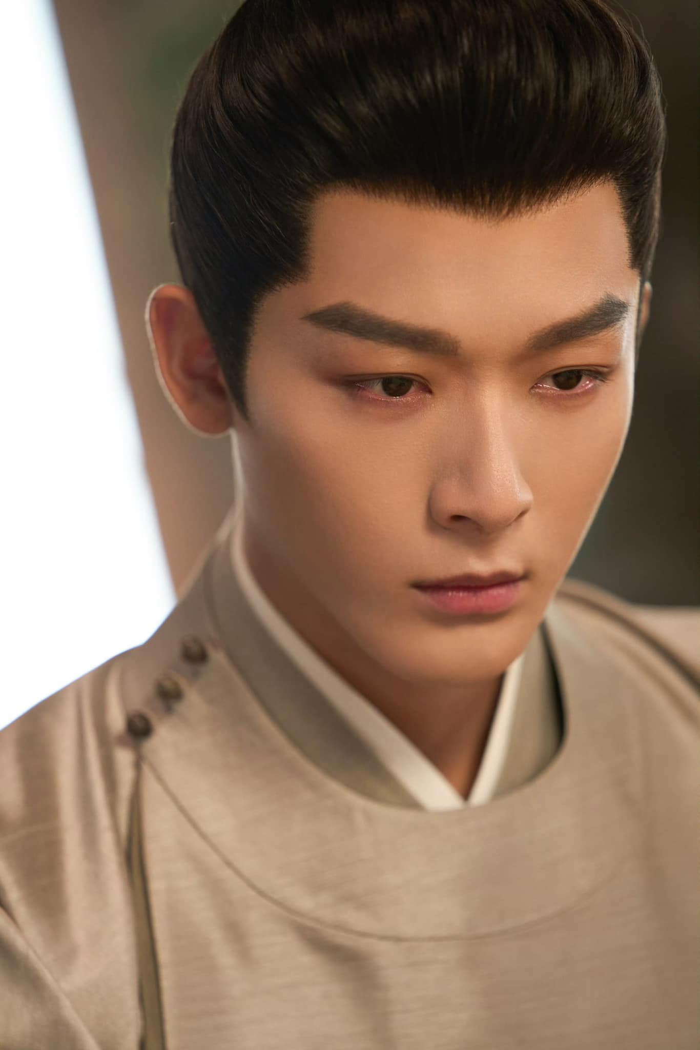 Trái lại, khi khung hình chuyển về thân phận Hoài Dương Vương, ánh mắt sắc bén, trầm ngâm suy tính của Trương Vãn Ý lại được thể hiện tốt. Trái lại, khi khung hình chuyển về thân phận Hoài Dương Vương, ánh mắt sắc bén, trầm ngâm suy tính của Trương Vãn Ý lại được thể hiện tốt.