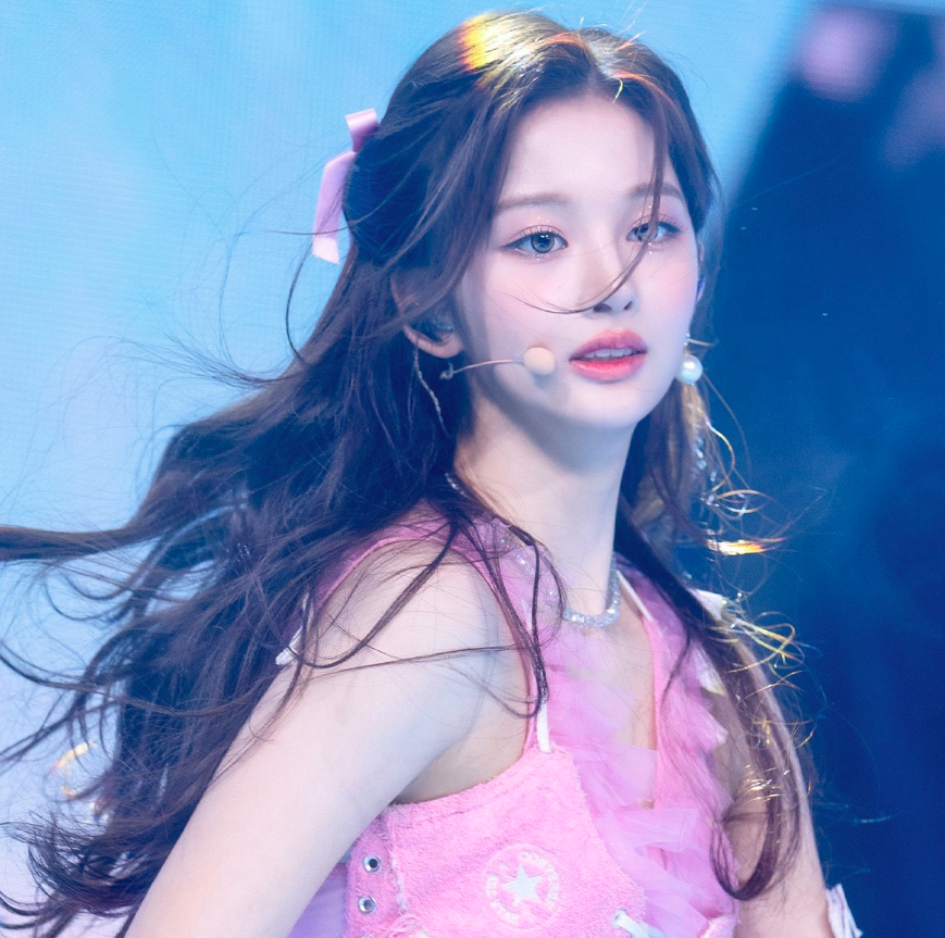 Bức ảnh gây sốt cõi mạng của Sullyoon khi mới ra mắt vì xinh đẹp như tiên tử.