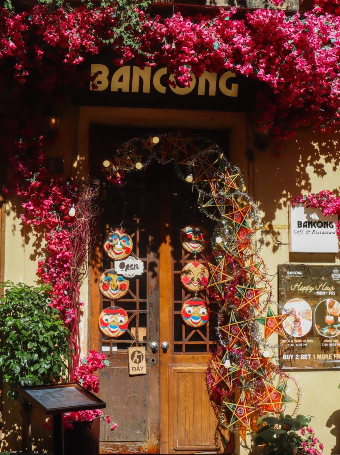 Ảnh: Bancông - Số 2 Đinh Liệt Ảnh: Bancông - Số 2 Đinh Liệt