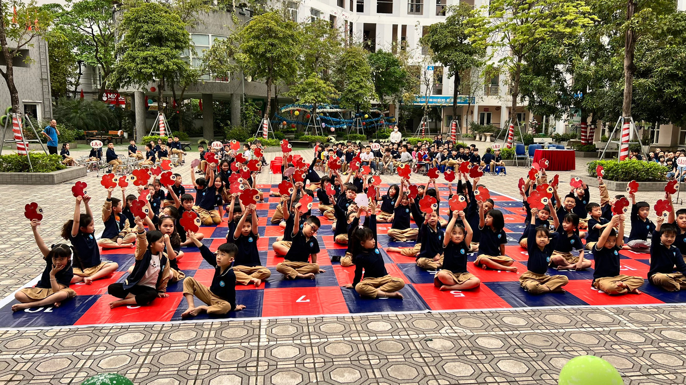 Bảng thi dành cho khối lớp 1 diễn ra vào buổi chiều. Nhưng khí thế tham dự vẫn hăng hái không thua kém các anh chị khối lớp 2, 3. Bảng thi dành cho khối lớp 1 diễn ra vào buổi chiều. Nhưng khí thế tham dự vẫn hăng hái không thua kém các anh chị khối lớp 2, 3.