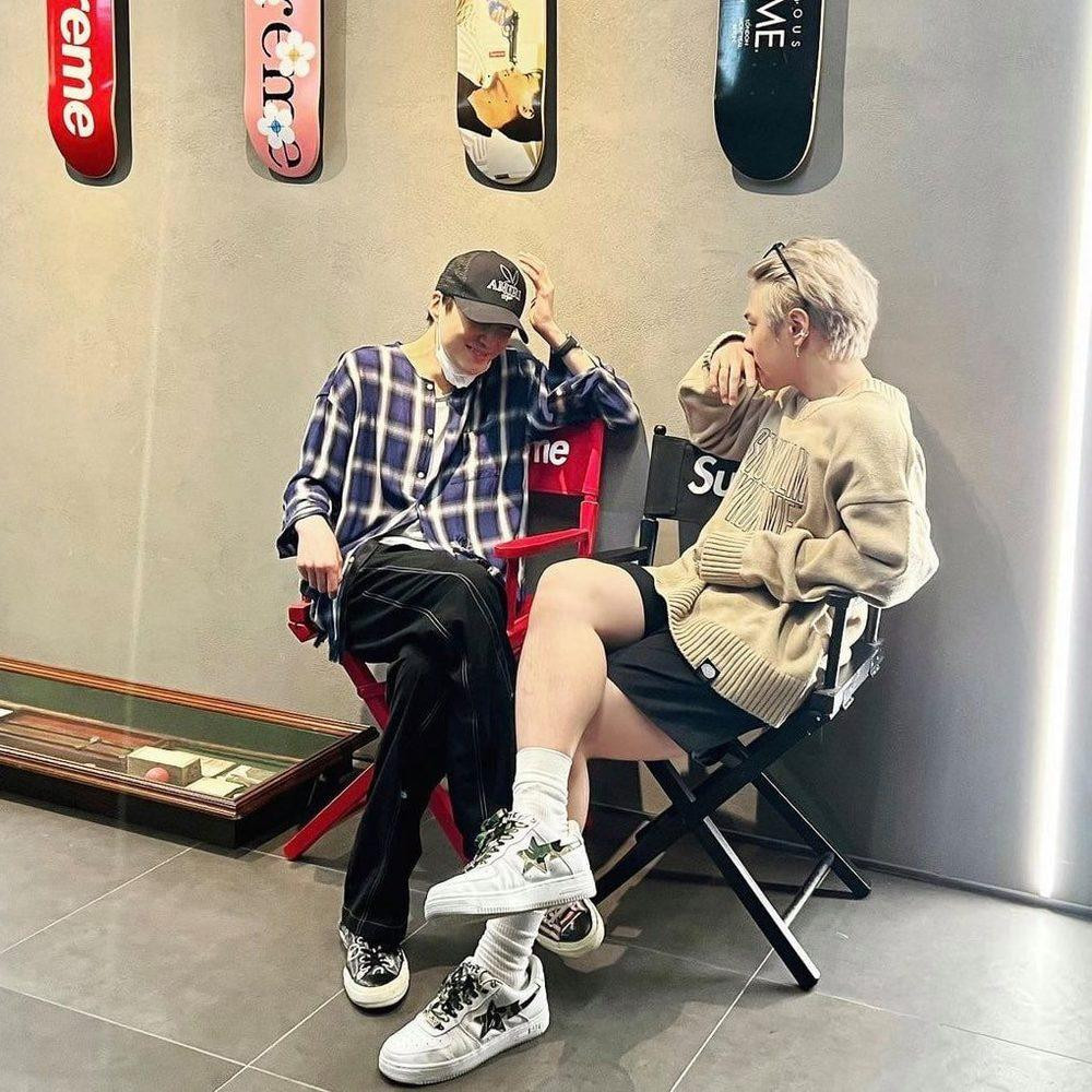 Không gian đậm chất đường phố được Seungyoon (WINNER) và DK (iKON) tận dụng "sống ảo".