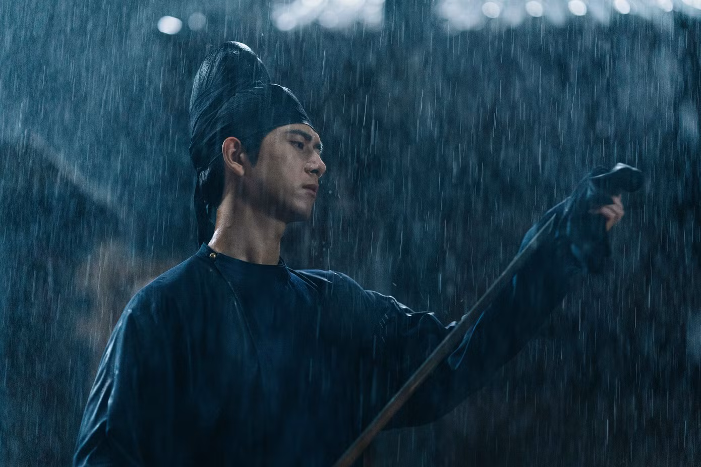 Ngày trước một kiếm đưa người xuống suối vàng, hôm sau tới khóc hết nước mắt đưa tang.