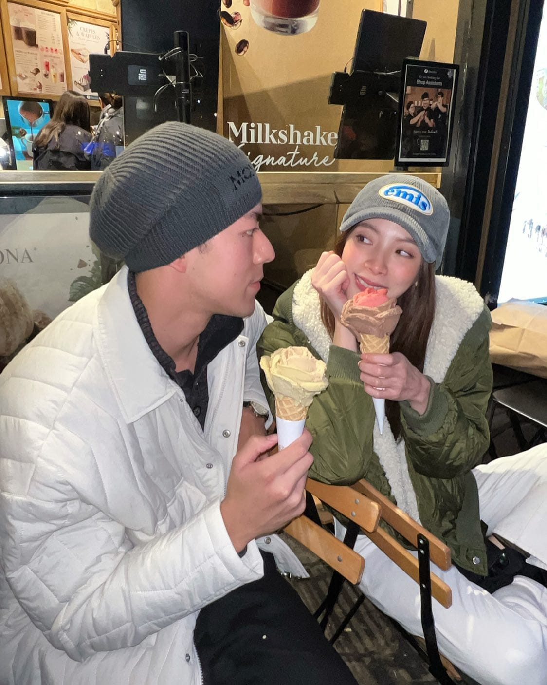 Baifern khoe ảnh ăn kem ngọt ngào bên bạn trai.