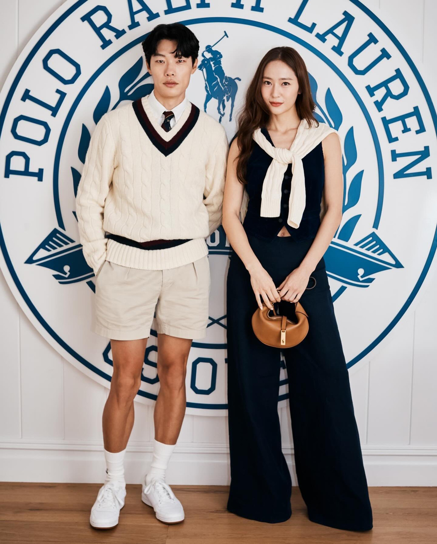 Khung hình "nét căng" của của Krystal và Ryu Jun Yeol tại khu check-in của Ralph Lauren tại giải đấu. Khung hình "nét căng" của của Krystal và Ryu Jun Yeol tại khu check-in của Ralph Lauren tại giải đấu.