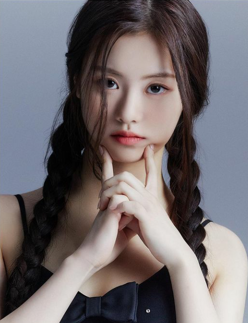 Theo các bằng chứng do Kim Garam đăng, cô là người đứng ra bảo vệ và muốn đòi lại công bằng cho bạn mình khi Eun Seo thừa nhận đã đăng ảnh nhạy cảm của một người bạn trong nhóm.