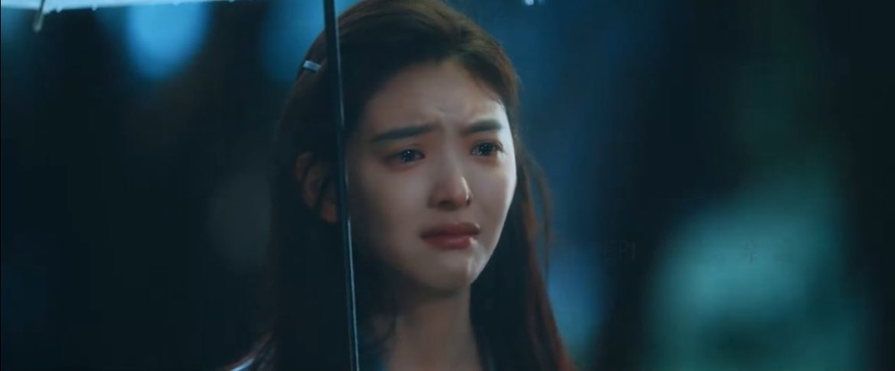 Ngay mở đầu tập 1 đã có cảnh khóc của Ôn Dĩ Phàm khi cô nói ra những lời phũ phàng trái lòng, cắt đứt quan hệ với Tang Diên.