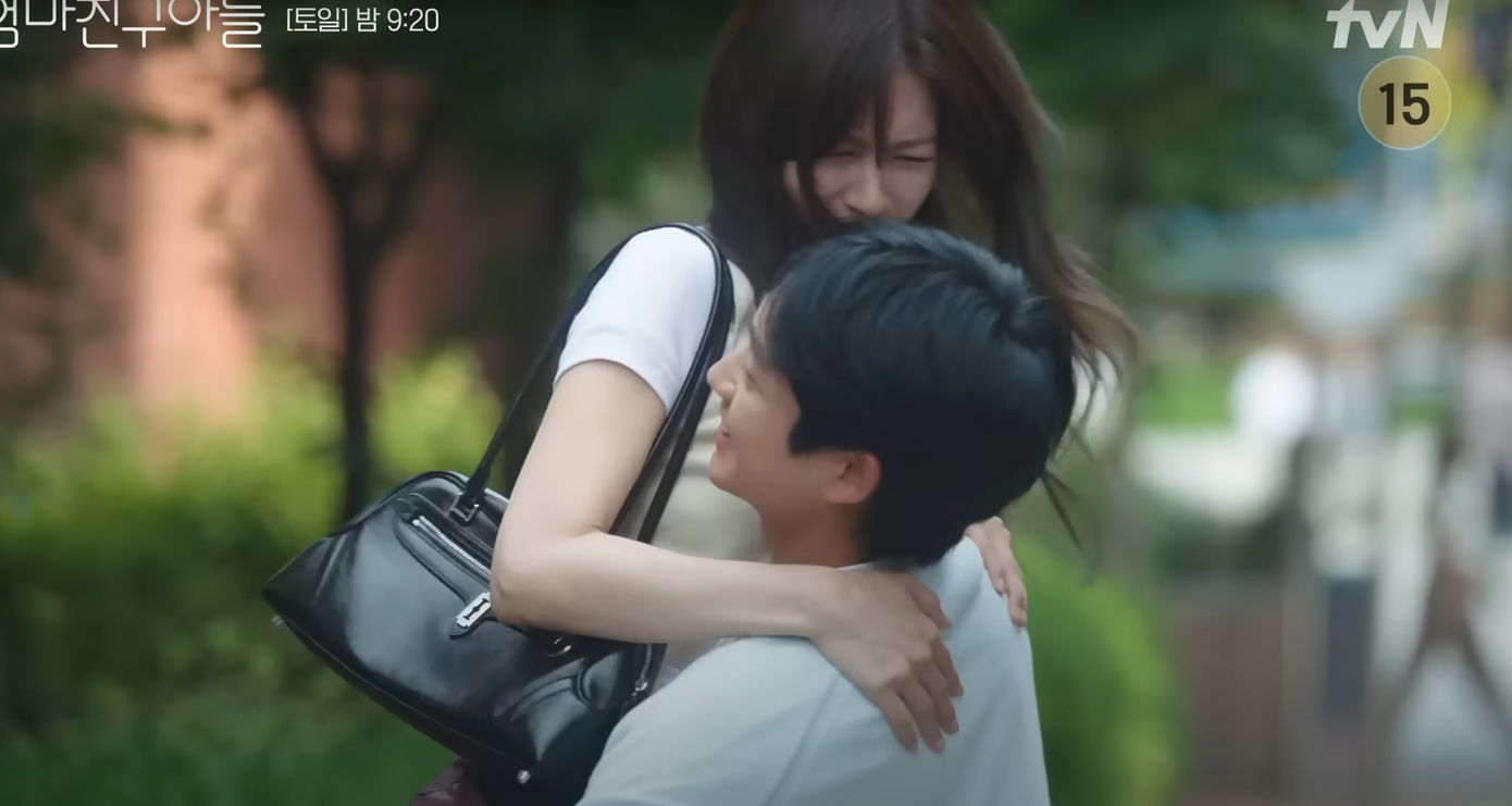 Teaser của tập 13 tràn ngập bởi khung hình "mắt híp cười xinh" của Choi Seung Hyo những ngày hẹn hò với tình đầu. Teaser của tập 13 tràn ngập bởi khung hình "mắt híp cười xinh" của Choi Seung Hyo những ngày hẹn hò với tình đầu.