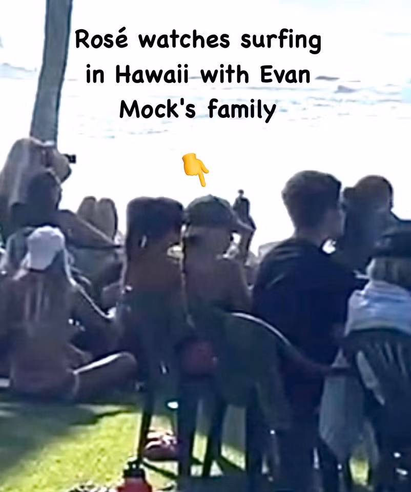 Loạt ảnh được cho là Rosé và Evan Mock tại Hawaii được cư dân mạng chia sẻ rầm rộ những ngày qua.