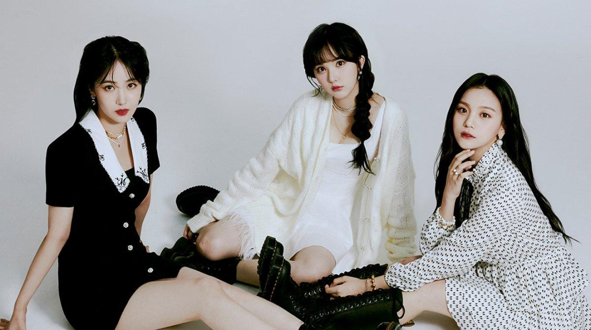 SinB, Eunha, Umji cùng ký hợp đồng với BPM sau khi rời Source Music. Cả ba sẽ cùng tái debut trong đội hình nhóm nhạc VIVIZ. SinB, Eunha, Umji cùng ký hợp đồng với BPM sau khi rời Source Music. Cả ba sẽ cùng tái debut trong đội hình nhóm nhạc VIVIZ.
