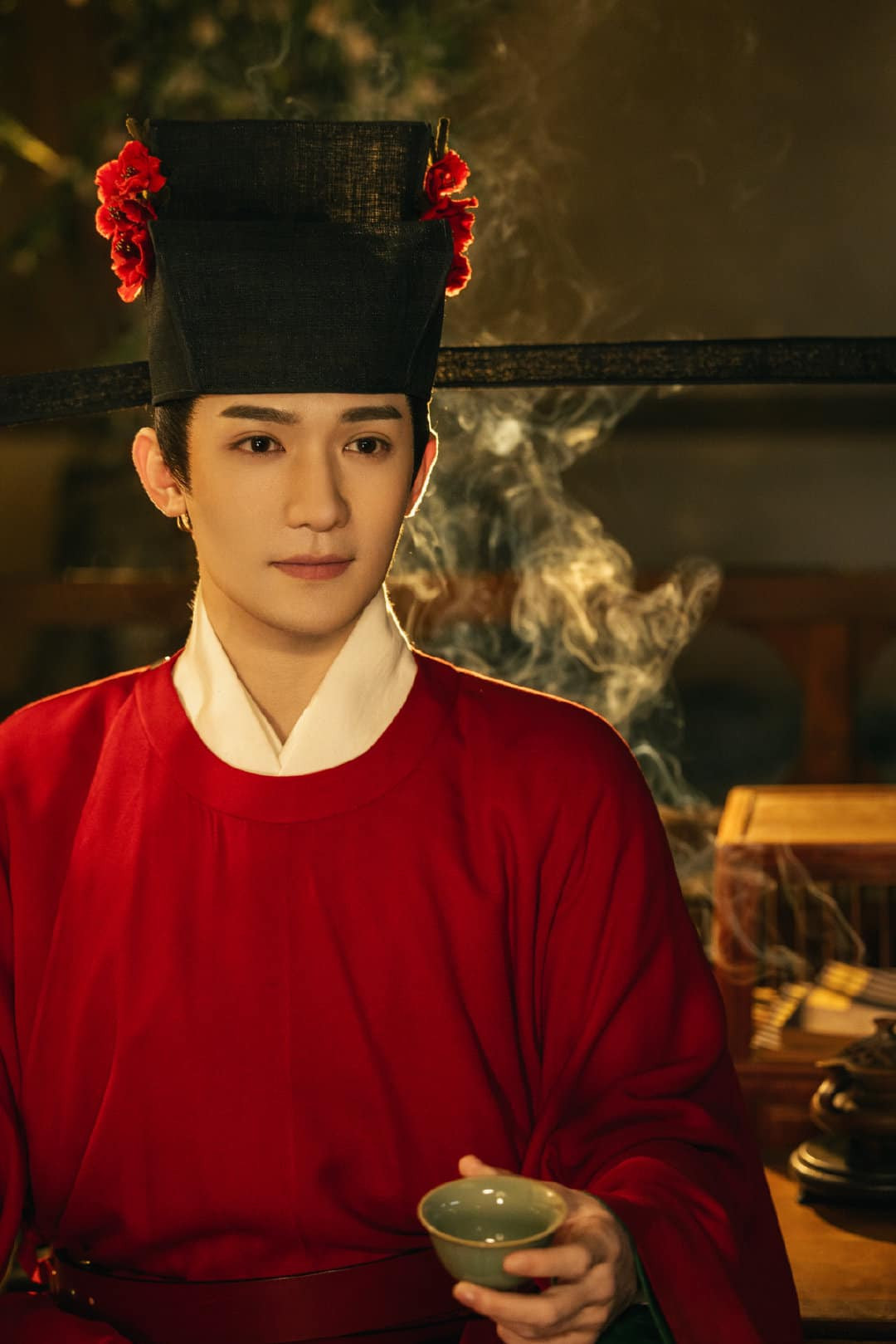 Lương Vĩnh Kỳ trong vai Thẩm Huệ Chiếu ở Ngũ Phúc Lâm Môn là đích tử duy nhất của dòng chính Thẩm gia đầy quyền thế, là vị quan cương trực, ngay thẳng.