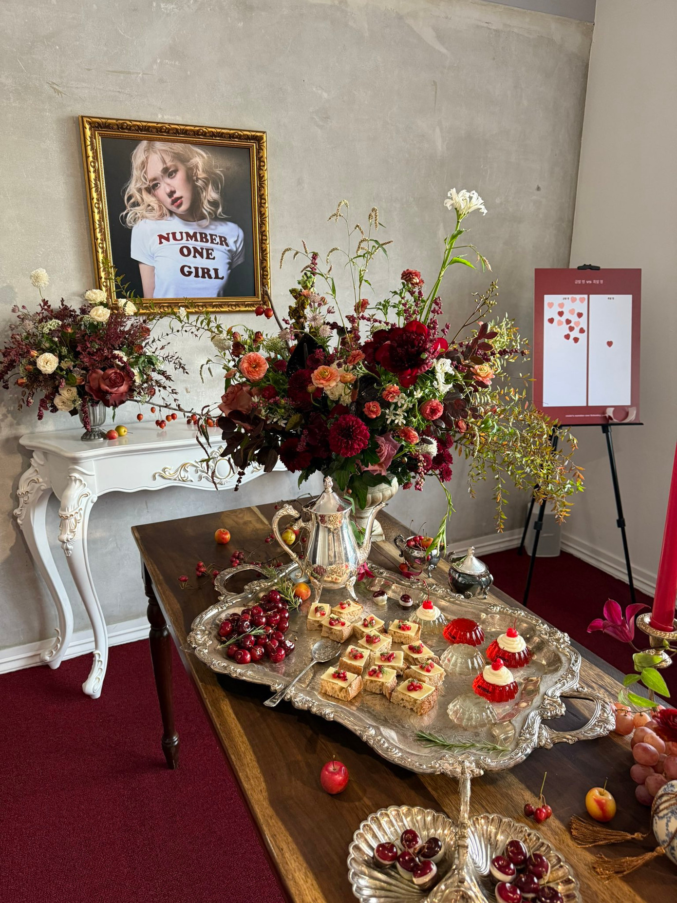 Một góc listening party cho Rosie của Rosé tại Hàn. Chưa rõ trang trí của bữa tiệc này sẽ khác hay tương tự với buổi đầu tiên. Một góc listening party cho Rosie của Rosé tại Hàn. Chưa rõ trang trí của bữa tiệc này sẽ khác hay tương tự với buổi đầu tiên.