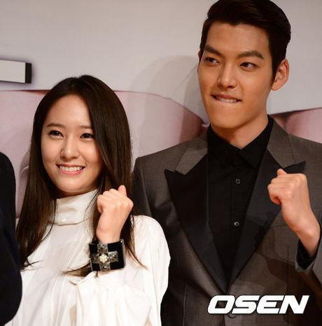Krystal và Woo Bin trong họp báo Người Thừa Kế.