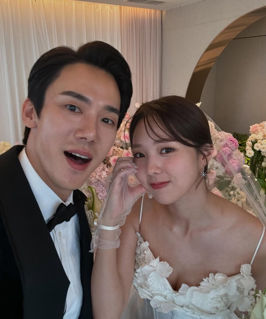 3 bức ảnh selfie đủ để fan xuất "thẻ bo góc". 3 bức ảnh selfie đủ để fan xuất "thẻ bo góc".