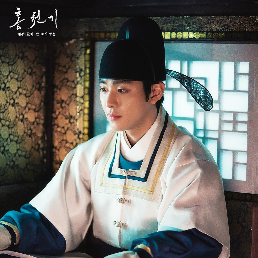 Nhưng đôi lúc, chàng Ha Ram (Ahn Hyo Seop) lại đốn tim khán giả vì vẻ ngoài dịu dàng, ôn nhu... Nhưng đôi lúc, chàng Ha Ram (Ahn Hyo Seop) lại đốn tim khán giả vì vẻ ngoài dịu dàng, ôn nhu...