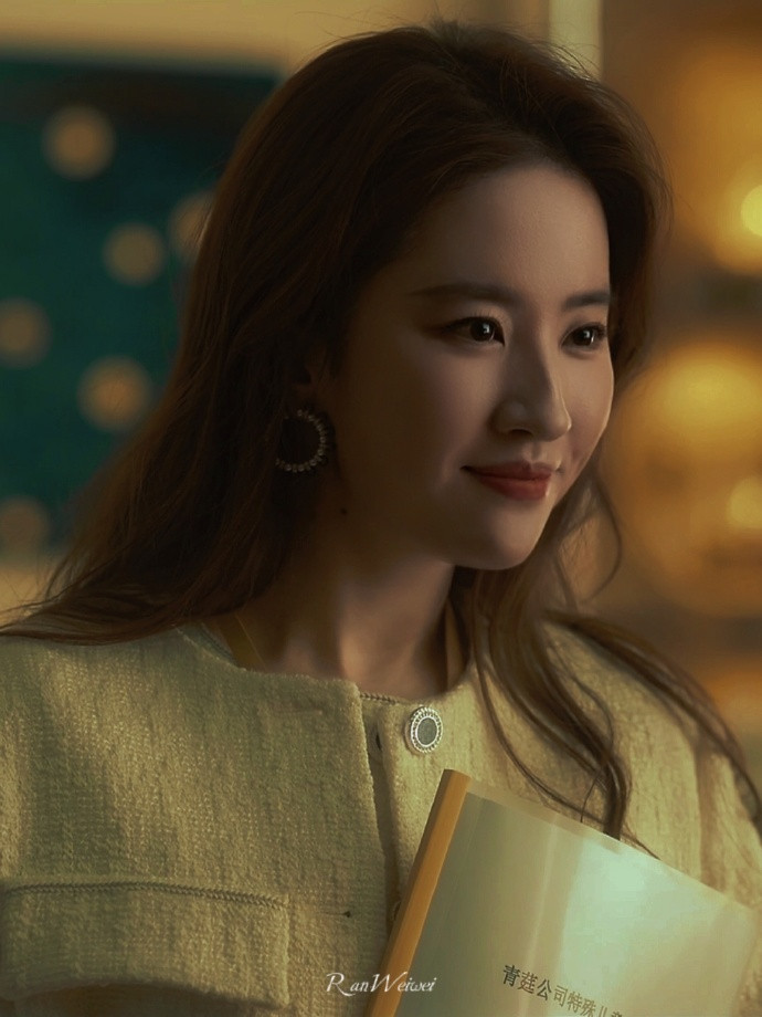 Mặc Vũ Vân Gian và Câu Chuyện Hoa Hồng là hai đối thủ "nặng ký" nhất trên đường đua phim truyền hình Hoa ngữ hiện tại. Dù tập cuối được hé lộ, nhưng với những người không mua gói fast track thì cả hai phim đều chưa kết thúc.