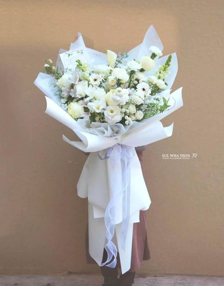 Bó hoa "cỡ đại" được fan lên kế hoạch dành tặng cặp đôi.