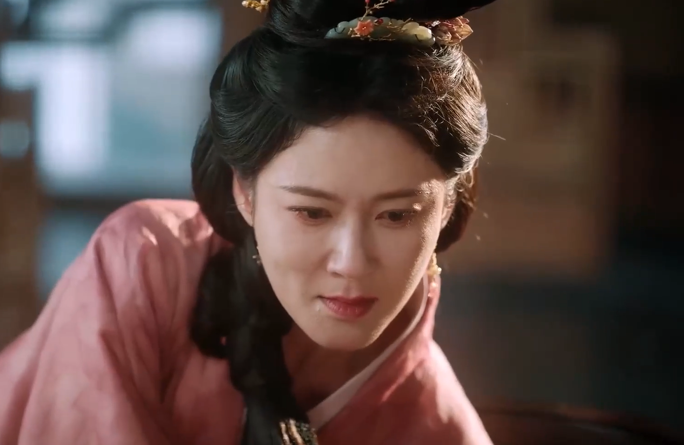 Sau khi bị Hoàng thượng đe dọa, Nhu phi ngoài mặt tỏ ra khuất phục nhưng lại nuôi ý định hạ độc. Sau khi bị Hoàng thượng đe dọa, Nhu phi ngoài mặt tỏ ra khuất phục nhưng lại nuôi ý định hạ độc.