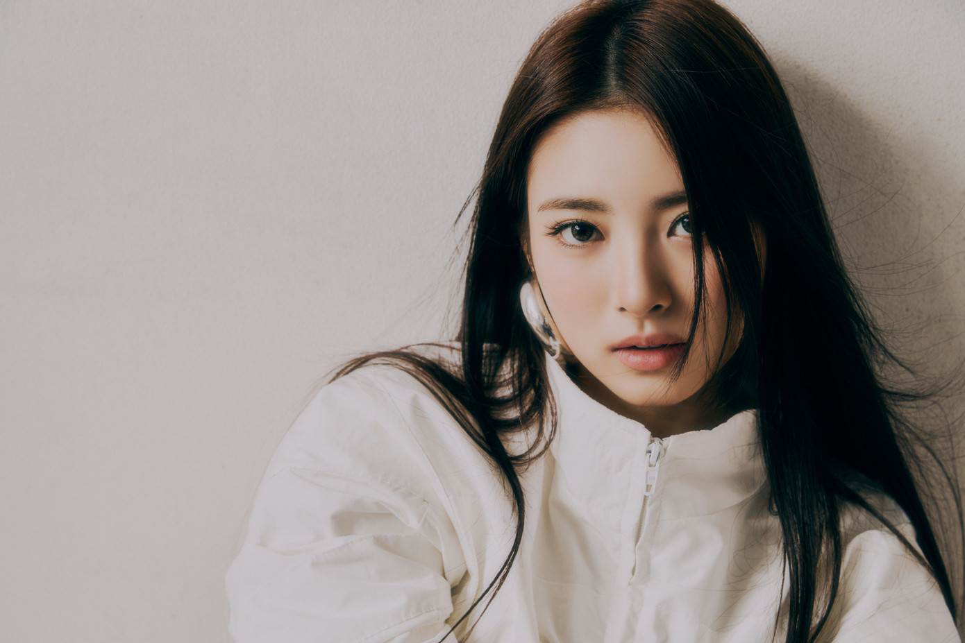 Anna hút được sự chú ý nhất định ở những khung hình giới thiệu đầu tiên. Anna hút được sự chú ý nhất định ở những khung hình giới thiệu đầu tiên.