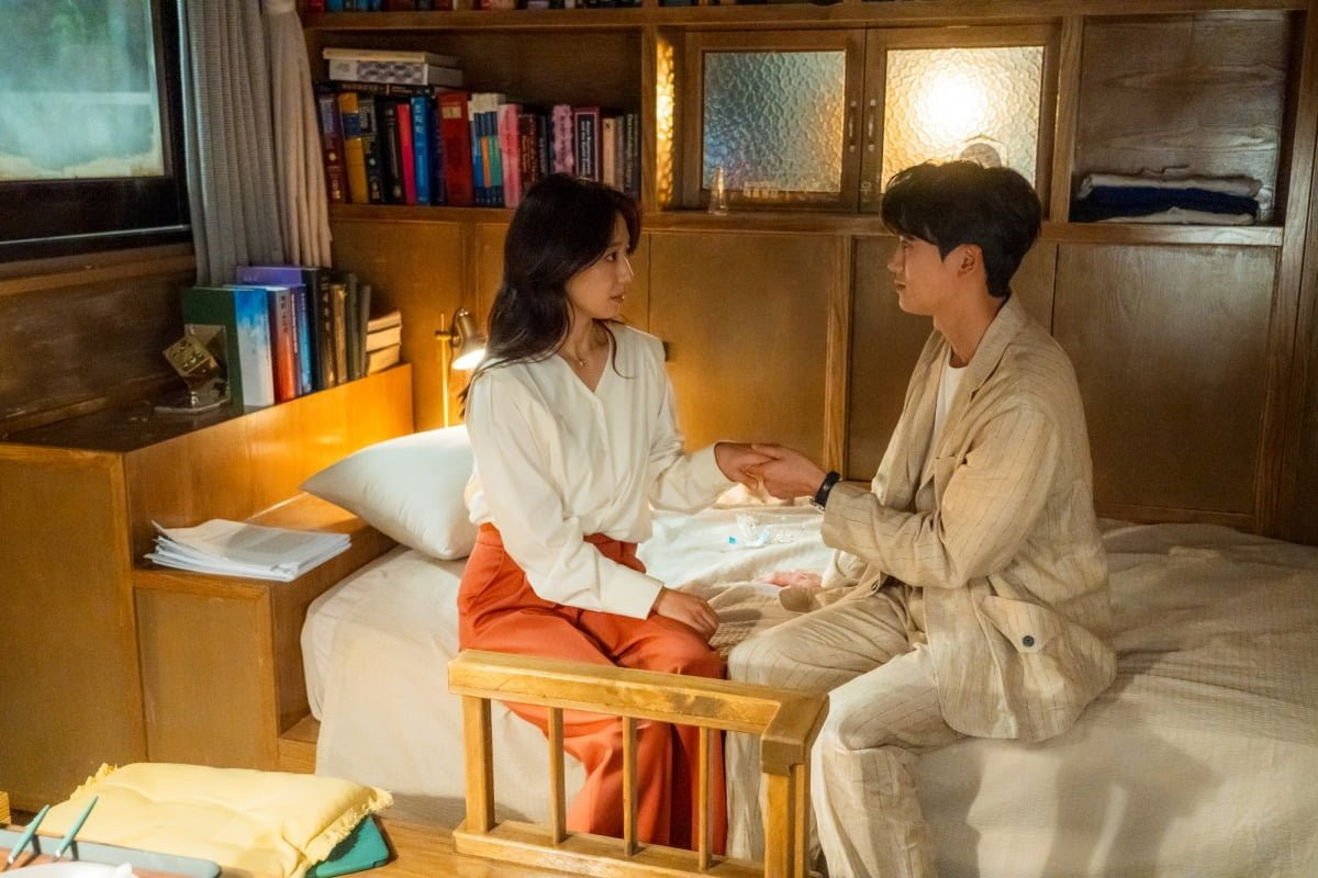 Jung Woo lúc này nắm tay Ha Neul rồi và liệu cô có đồng ý không?