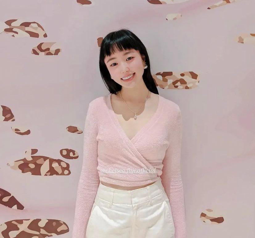 Chelsea Fuji là vũ công đóng thế cho Jennie trong The Idol. Chelsea Fuji là vũ công đóng thế cho Jennie trong The Idol.