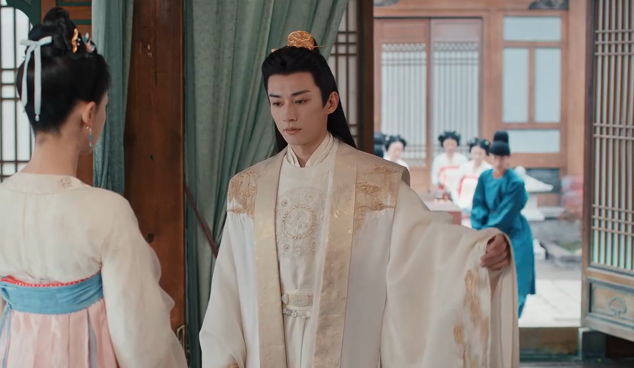 Cô tưởng rằng Mộ Dung Cảnh Hòa (Lưu Học Nghĩa) nhìn ra kế hoạch của Thái tử, cố ý để 10 mỹ nhân vô tội mất mạng. Cô tức giận, muốn ngừng hợp tác với Cảnh vương. Cô tưởng rằng Mộ Dung Cảnh Hòa (Lưu Học Nghĩa) nhìn ra kế hoạch của Thái tử, cố ý để 10 mỹ nhân vô tội mất mạng. Cô tức giận, muốn ngừng hợp tác với Cảnh vương.